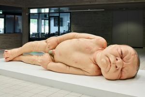 Финляндия: В Тампере проходит выставка работ Рона Мьюека
