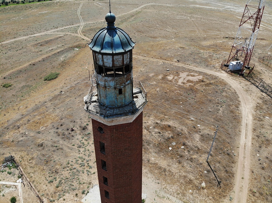 Старинный маяк в Астраханской области